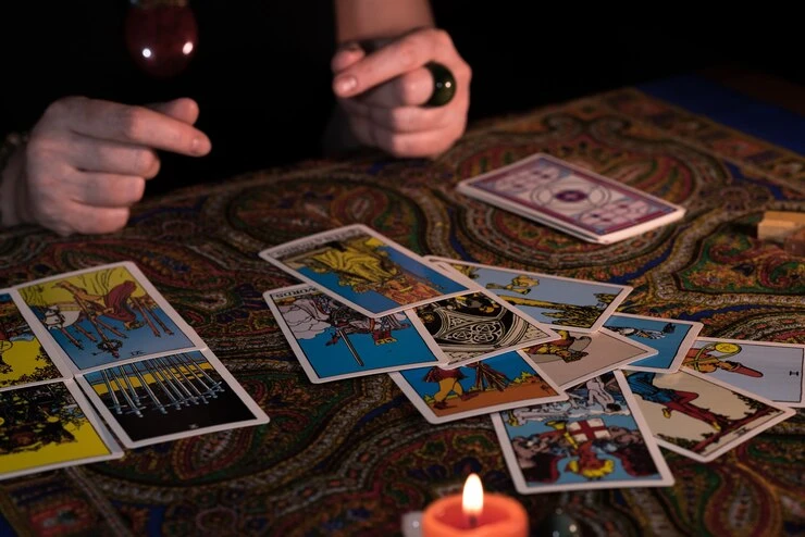 tarot-seanslarinin-insanlar-uzerindeki-etkisi-nedir